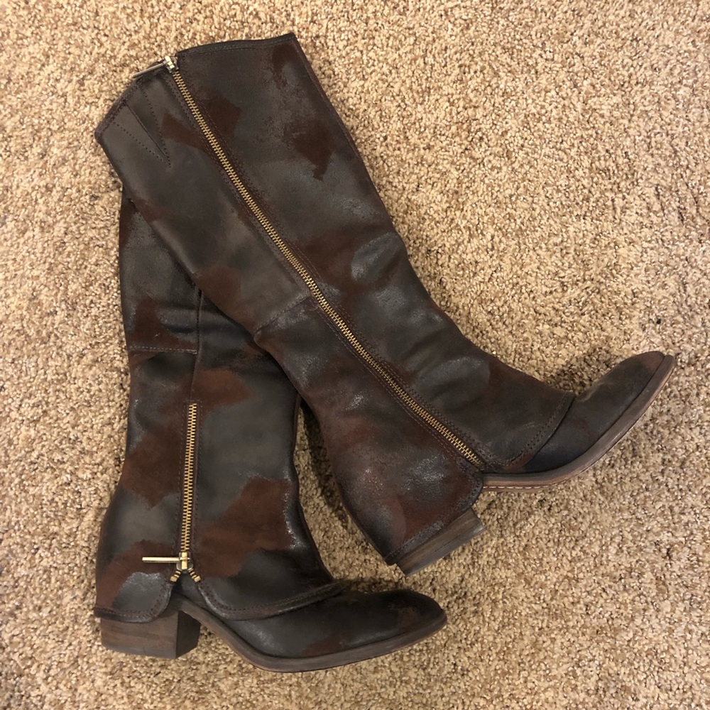 Donald J Pilner Vero Cuoio boots, size 6